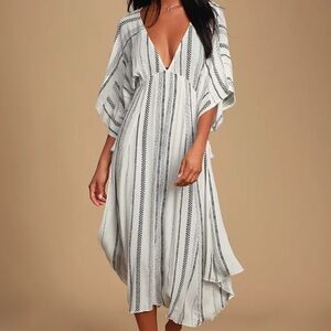 Lulu's Black and White Patterned V-Neck swimsuit cover up